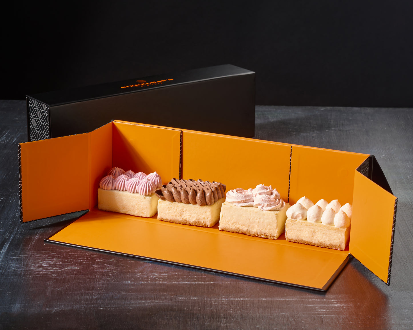 Assorted cheesecake magnetic gift box (Box of 4)